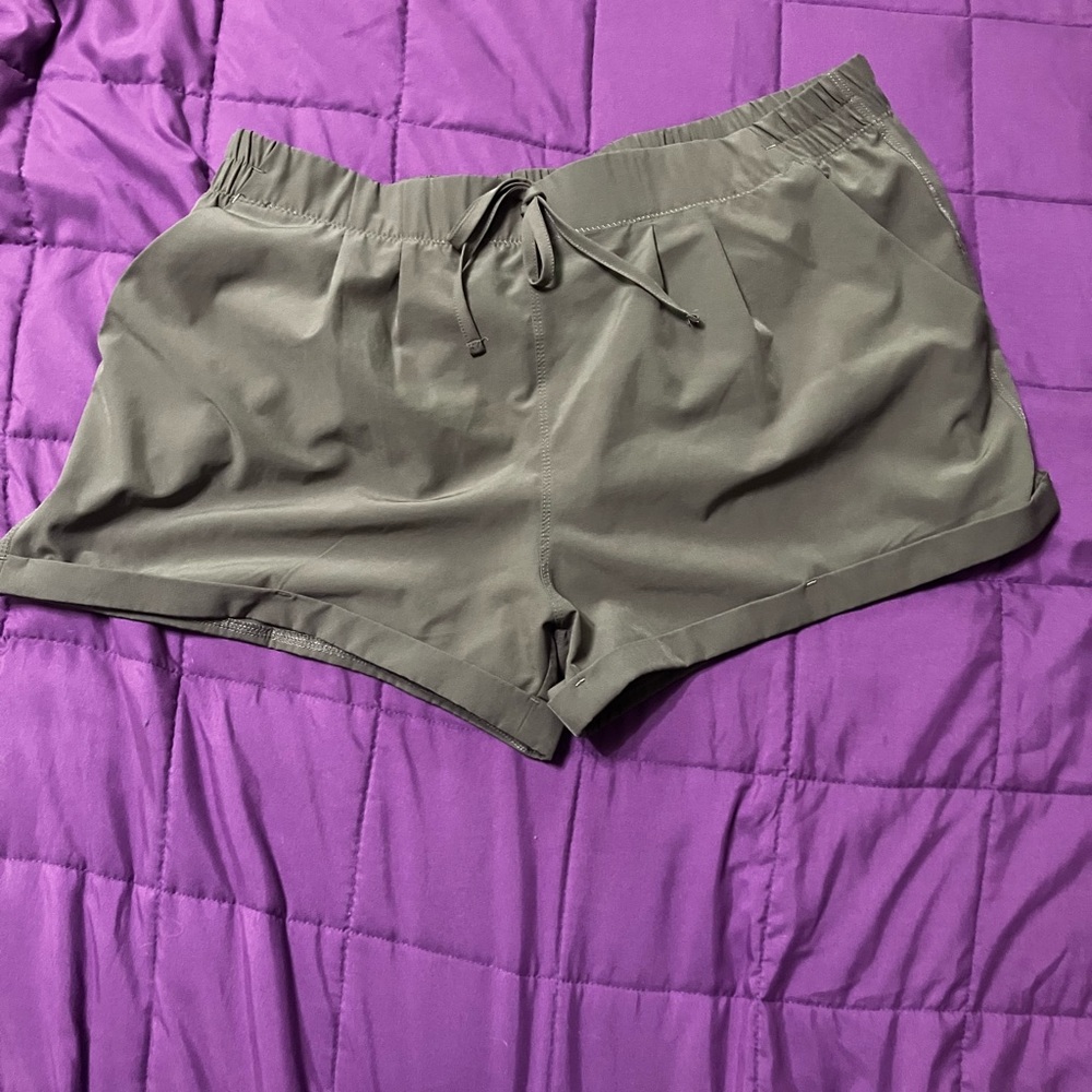 ZYIA Olive Summer Shorts
